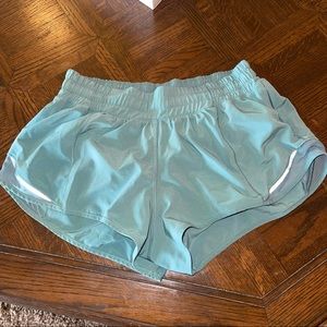 Lululemon Hottie Hot 2.5 Inch shorts in Green/Blue
